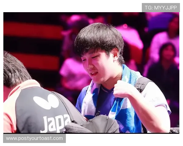 球迷为张本智和送上安慰与鼓励